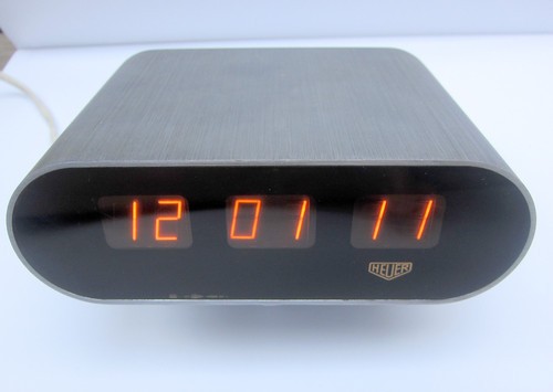 tag heuer desk clock